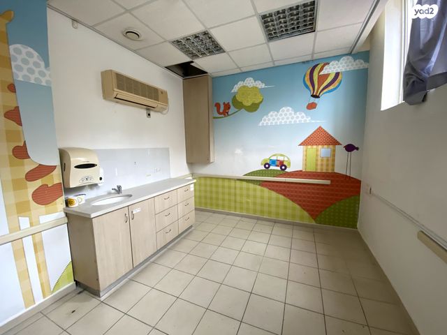 חנויות/ שטח מסחרי, ויצמן 42, מרכז, כפר סבא