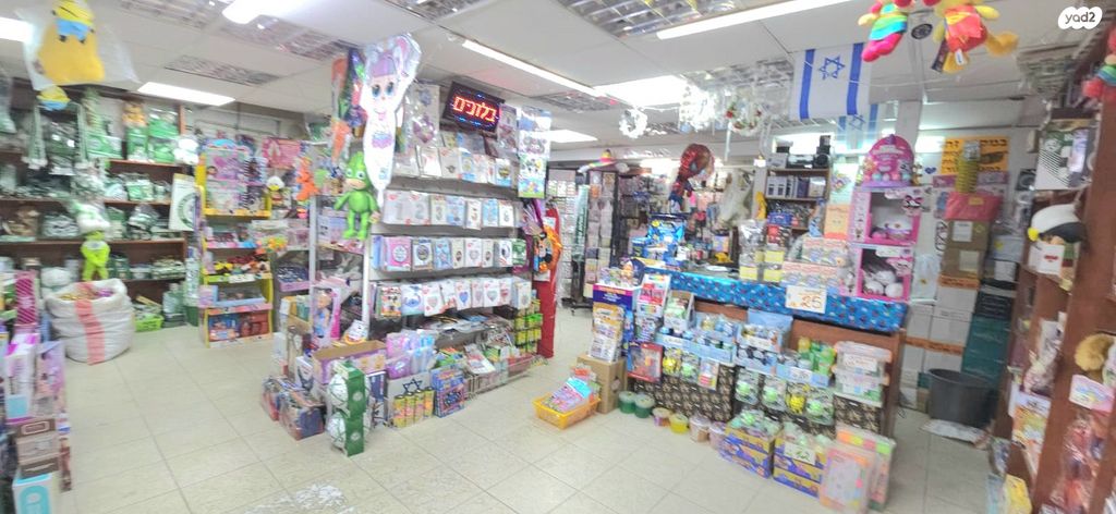 חנויות/ שטח מסחרי, קרן היסוד, מרכז העיר, סביניה, הוותיקה, קרית ביאליק