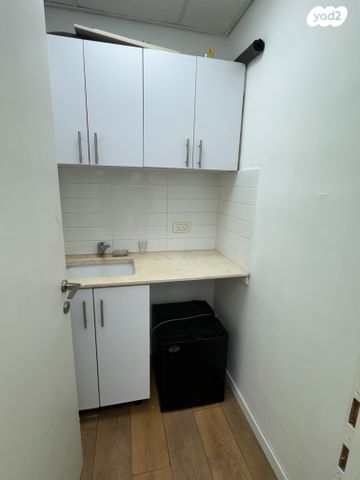 משרדים, יגאל אלון, תל אביב יפו