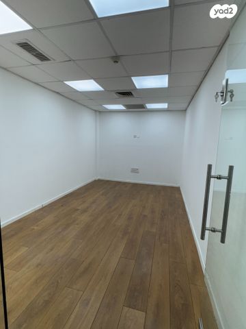 משרדים, יגאל אלון, תל אביב יפו