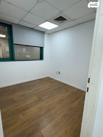 משרדים, יגאל אלון, תל אביב יפו