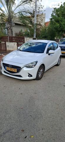 מודעת רכב מאזדה 2