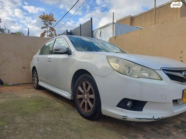 סובארו B4/לגאסי