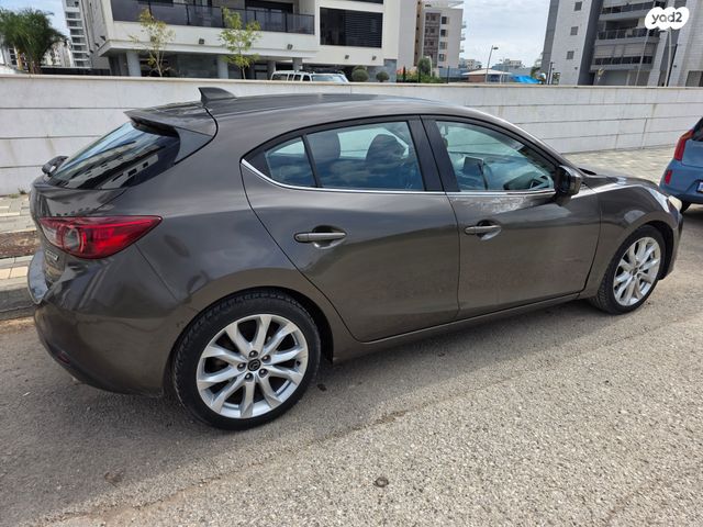 מודעת רכב מאזדה 3