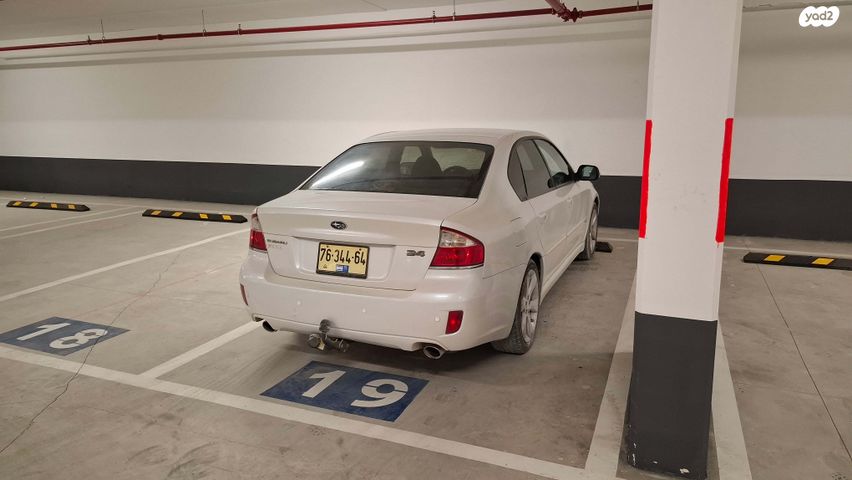 סובארו B4/לגאסי