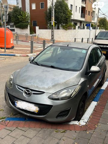 מודעת רכב מאזדה 2