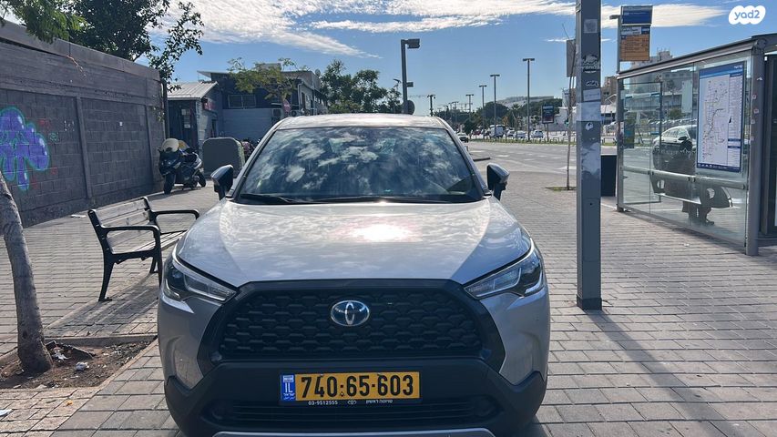 מודעת רכב טויוטה קורולה קרוס