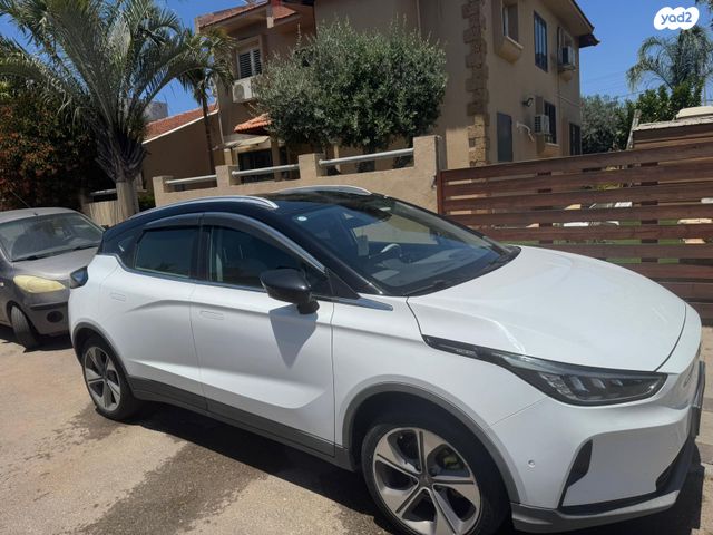 מודעת רכב ג׳ילי Geometry C