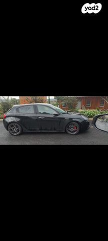 מודעת רכב אלפא רומיאו ג'ולייטה