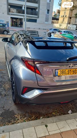 מודעת רכב טויוטה C-HR
