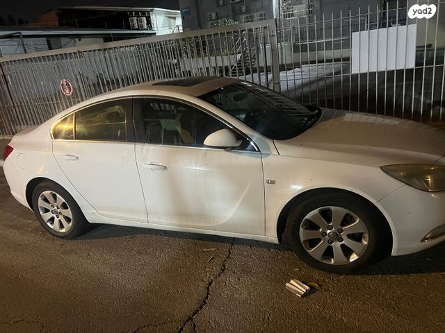 מודעת רכב אופל אינסיגניה