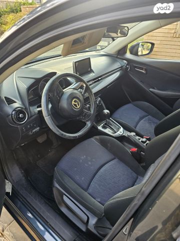 מודעת רכב מאזדה 2