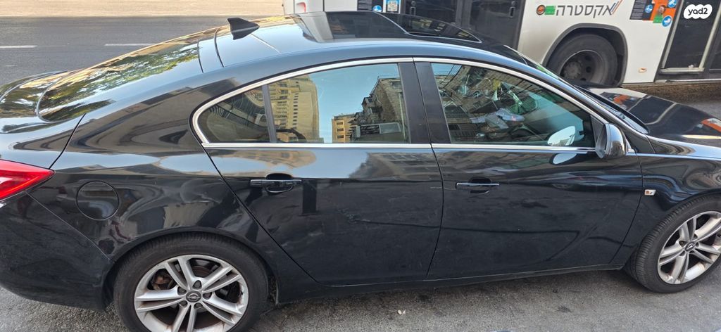 מודעת רכב אופל אינסיגניה