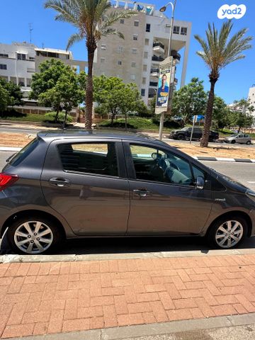 טויוטה יאריס