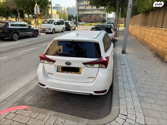 מודעת רכב טויוטה אוריס