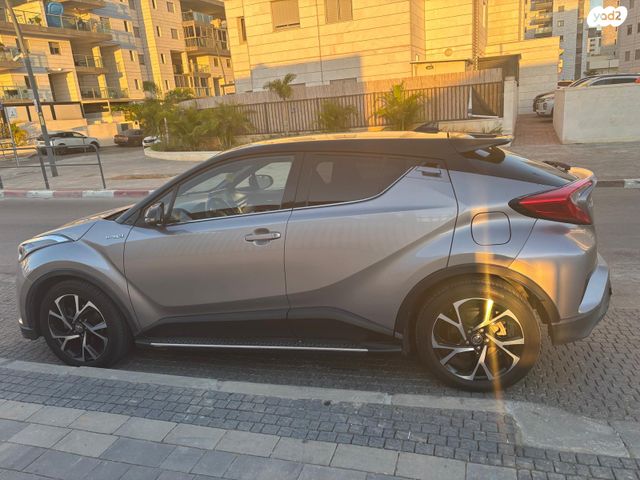 מודעת רכב טויוטה C-HR