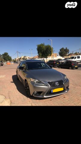 מודעת רכב לקסוס IS
