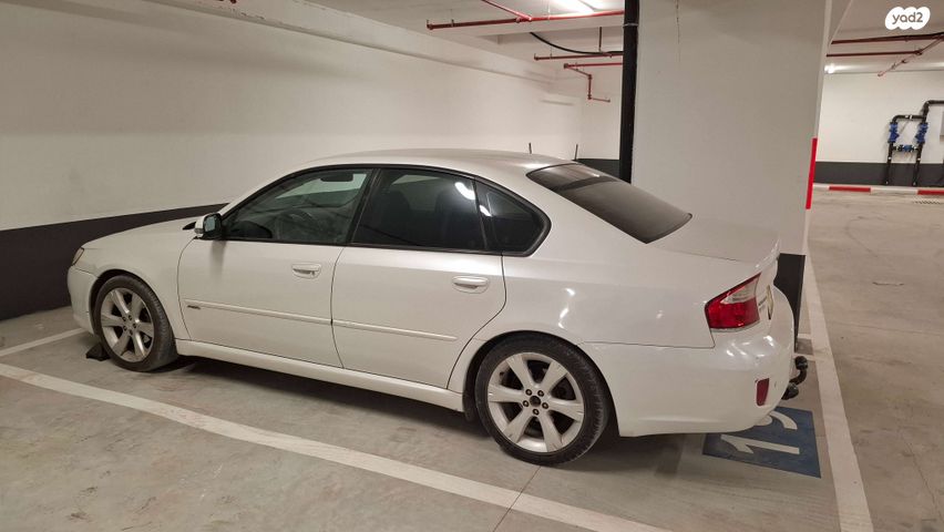 סובארו B4/לגאסי