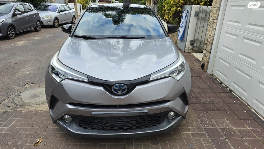 מודעת רכב טויוטה C-HR