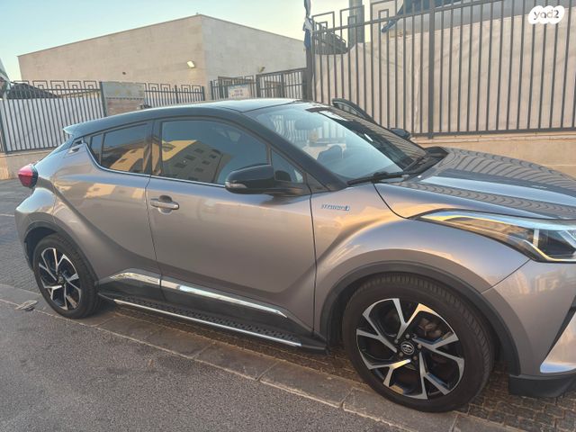 מודעת רכב טויוטה C-HR