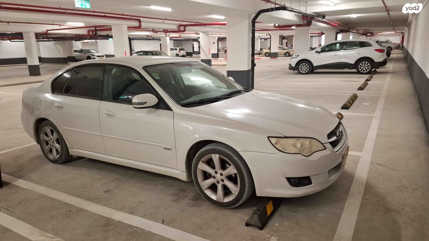 סובארו B4/לגאסי