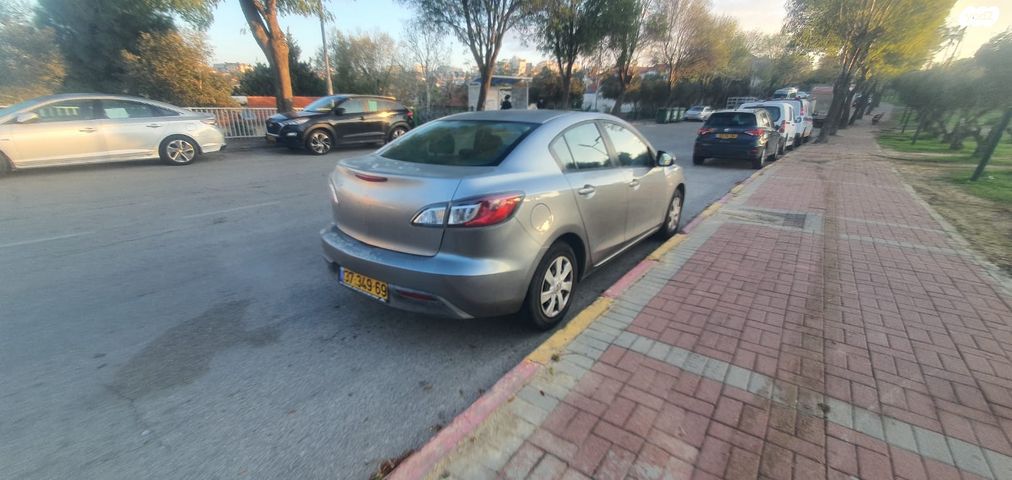 מודעת רכב מאזדה 3