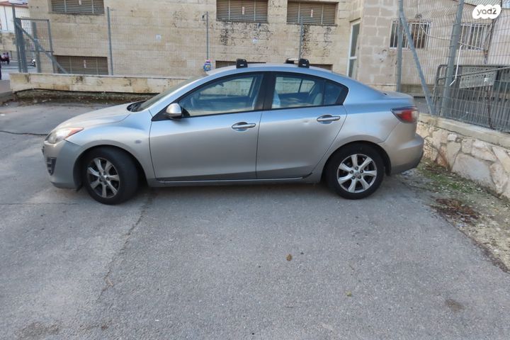 מודעת רכב מאזדה 3