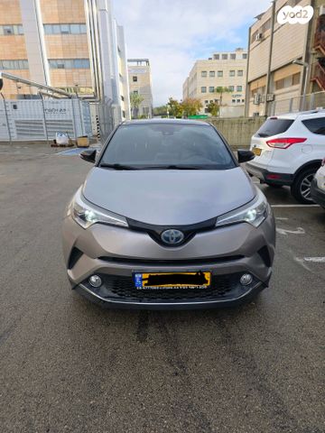 מודעת רכב טויוטה C-HR