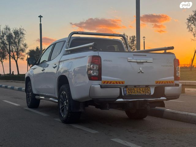 מיצובישי טרייטון / L200