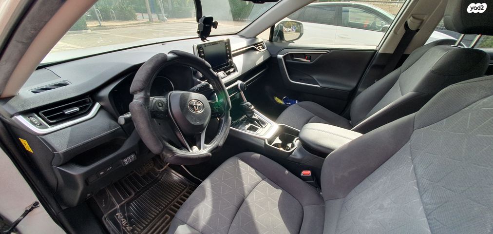 טויוטה RAV4