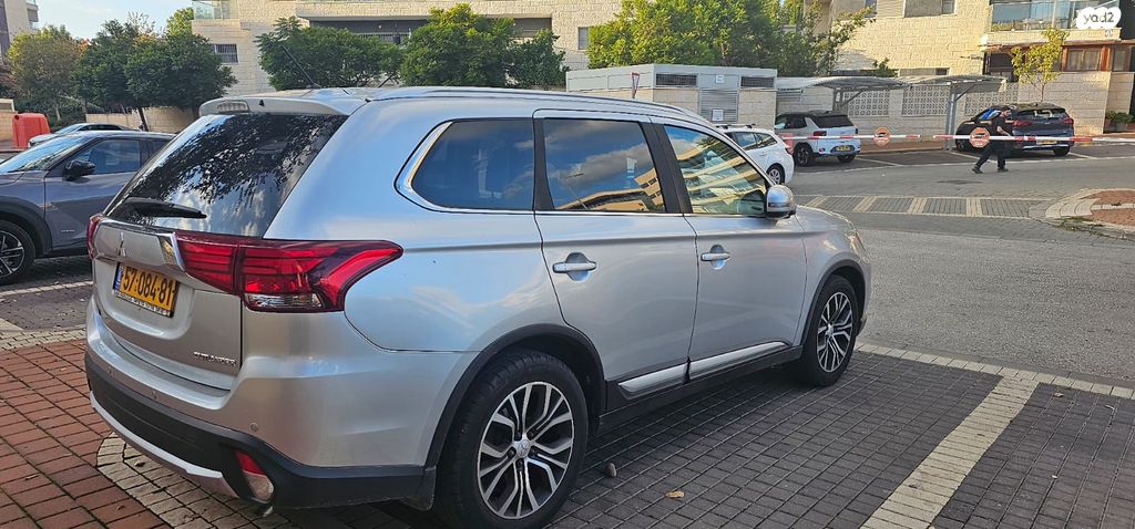 מיצובישי אאוטלנדר