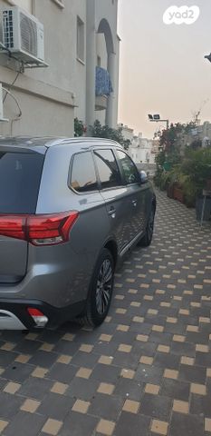 מיצובישי אאוטלנדר