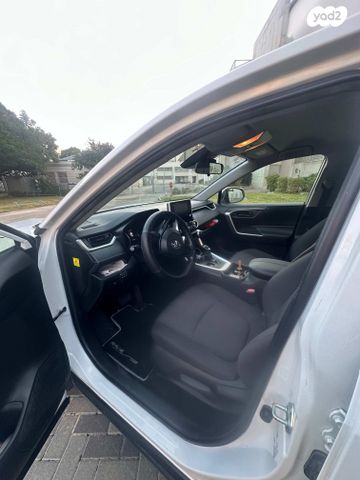 מודעת רכב טויוטה RAV4