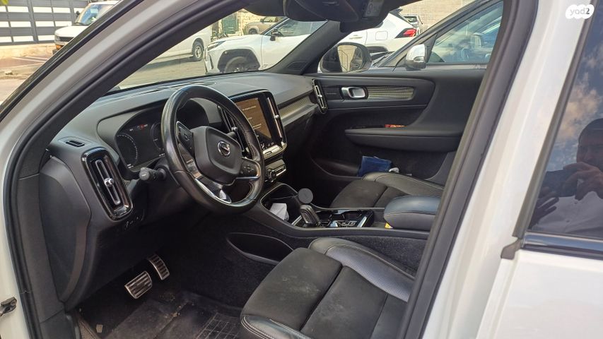 וולוו XC40