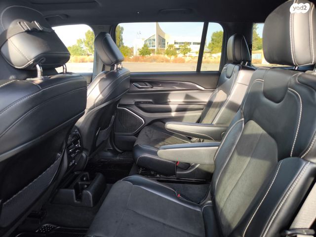 מודעת רכב ג'יפ גרנד צ'ירוקי