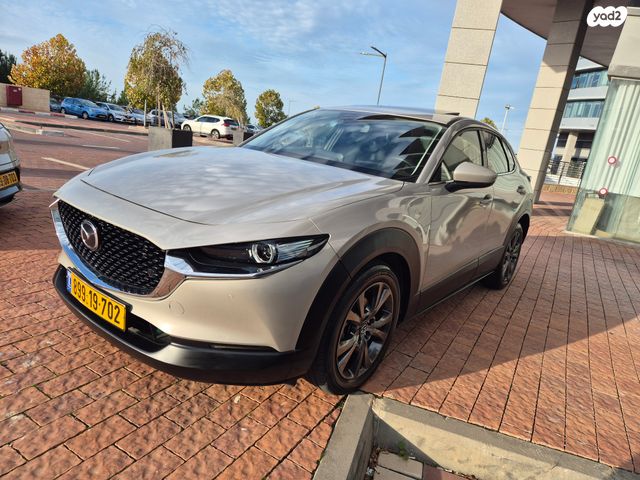 מודעת רכב מאזדה CX-30