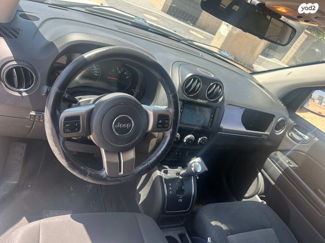 מודעת רכב ג'יפ קומפאס