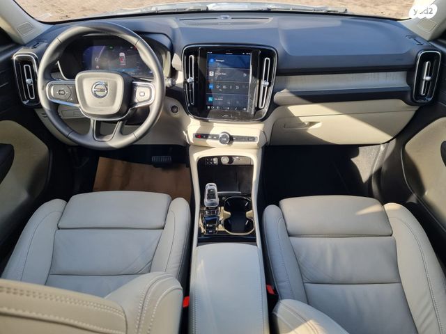 וולוו XC40
