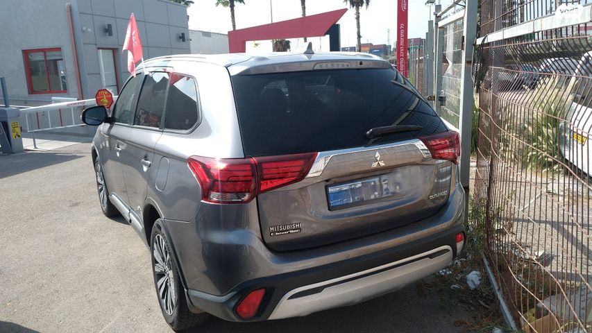 מיצובישי אאוטלנדר