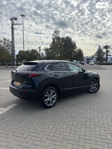 מודעת רכב מאזדה CX-30