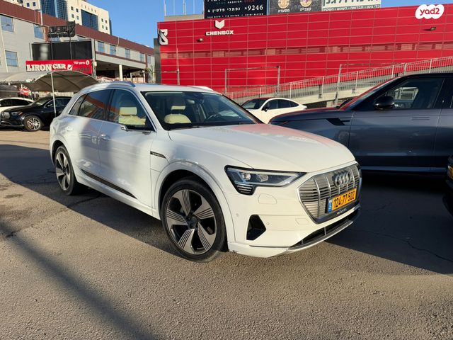 מודעת רכב אאודי E-tron