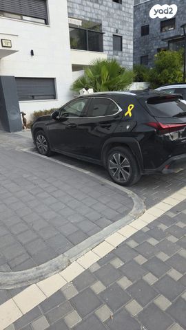 מודעת רכב לקסוס UX