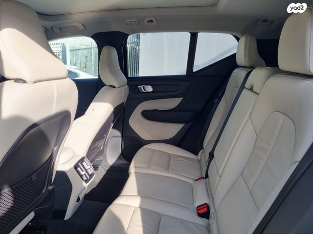 וולוו XC40