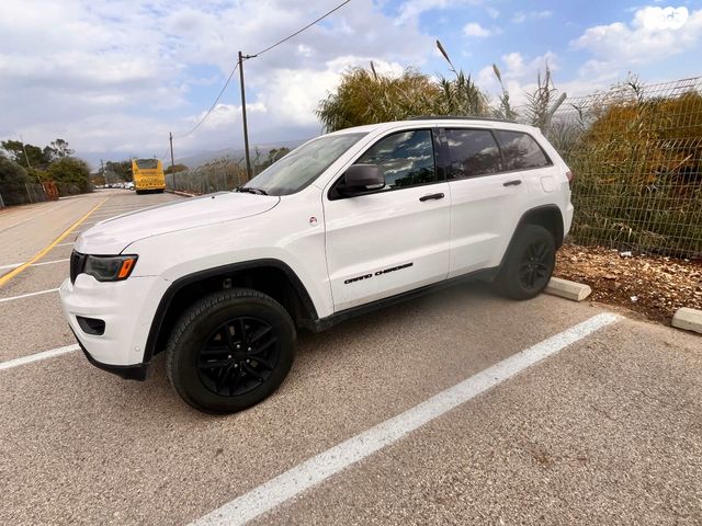 מודעת רכב ג'יפ גרנד צ'ירוקי