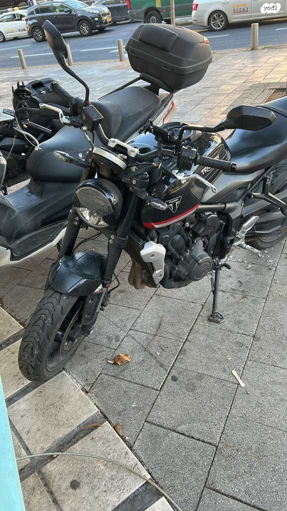 מודעת רכב טריומף Trident 660