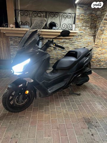 מודעת רכב סאן יאנג ג'וי-מקס Z-300