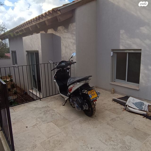 מודעת רכב UM אחר