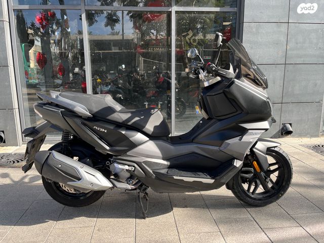 מודעת רכב סאן יאנג ADX 300