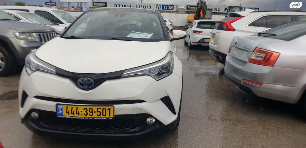 מודעת רכב טויוטה C-HR