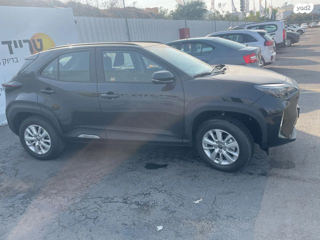 טויוטה יאריס קרוס